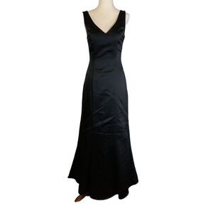 FLIP Elegant Black Formal Gown With Lace Back & Train - Size 3/4